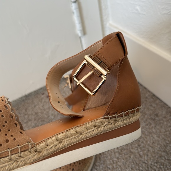 Flowered Sandals - Picture 3 of 3